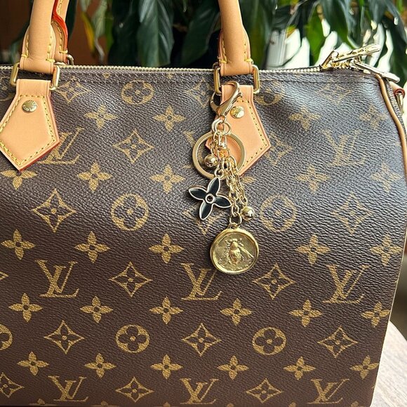 New QUEEN BEE Bag Charm Black and Gold Tone👸 - Picture 2 of 8